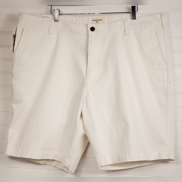 Dockers Golf Shorts Off White - Picture 2 of 4